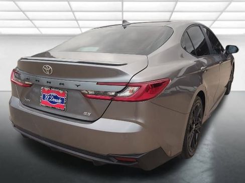 Used 2025 Toyota Camry SE image 28