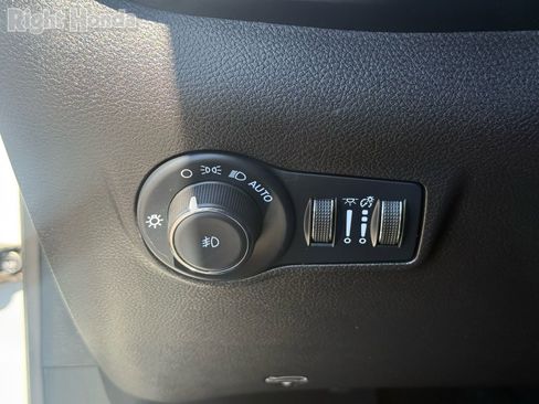 Used 2025 Jeep Compass Limited image 15