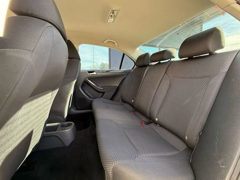 Used 2012 Volkswagen Jetta S image 36