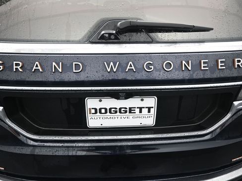 Used 2023 Jeep Grand Wagoneer Series III AWD/4WD image 16