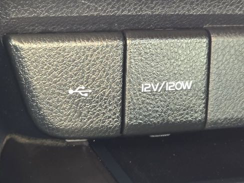 Used 2023 Toyota Camry SE image 7