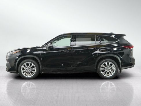 Used 2024 Toyota Highlander Limited AWD/4WD image 2