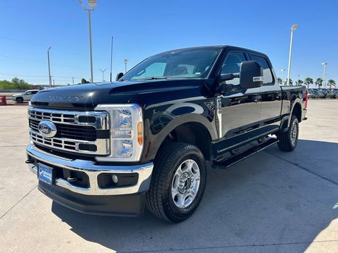 Used 2025 Ford F250 XLT image 3