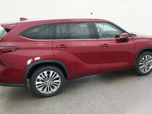 New 2026 Toyota Highlander Platinum image 10