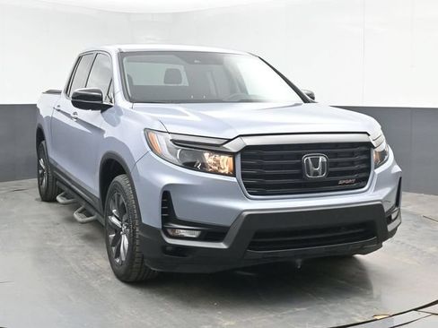 Used 2023 Honda Ridgeline Sport image 2