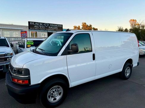Used 2022 Chevrolet Express 3500 w/ Driver Convenience Package RWD image 1