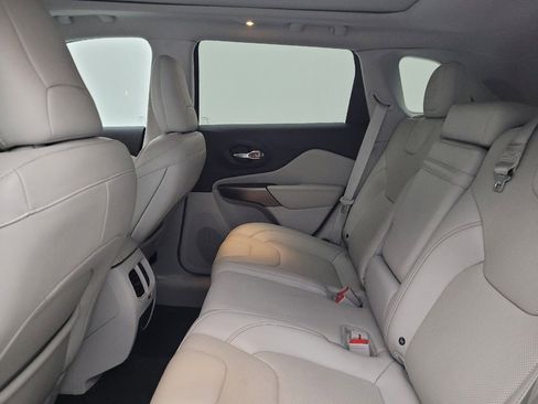 Used 2019 Jeep Cherokee Limited AWD/4WD image 18