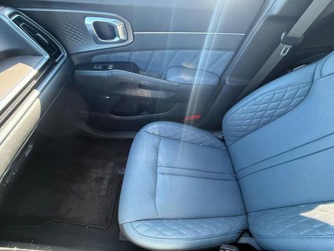 Used 2025 Kia Sorento SX Prestige image 23