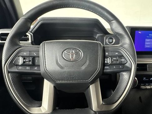 Used 2025 Toyota 4Runner SR5 AWD/4WD image 19