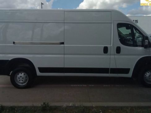 Used 2024 RAM ProMaster 2500 w/ Convenience Group FWD image 11