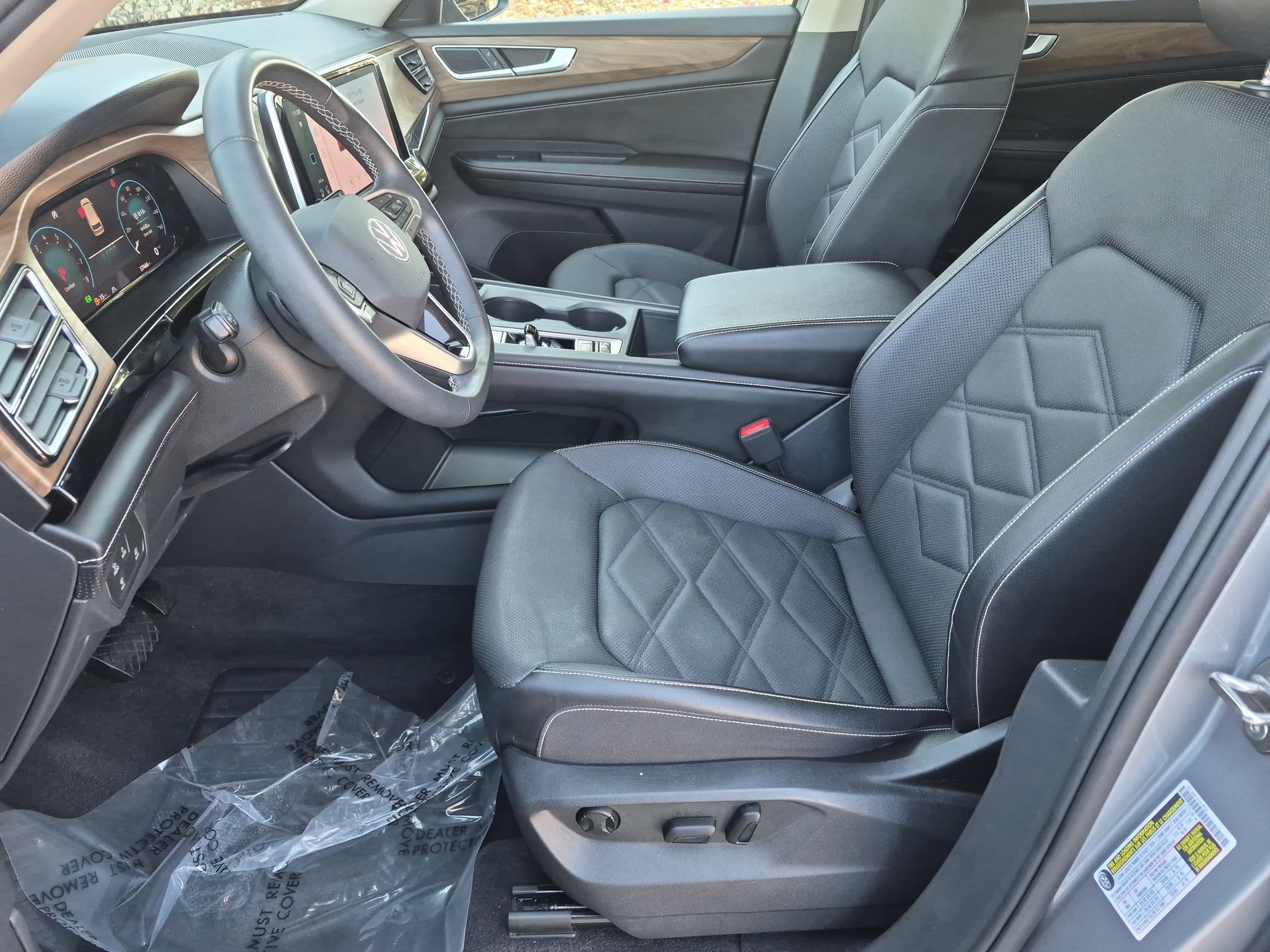 Used 2024 Volkswagen Atlas SE AWD/4WD image 11