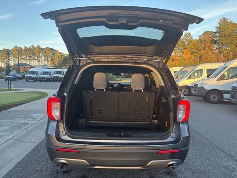 Used 2022 Ford Explorer Limited image 11