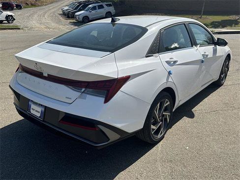 New 2025 Hyundai Elantra Limited image 5