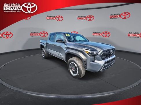 Certified 2025 Toyota Tacoma TRD Off-Road AWD/4WD image 2