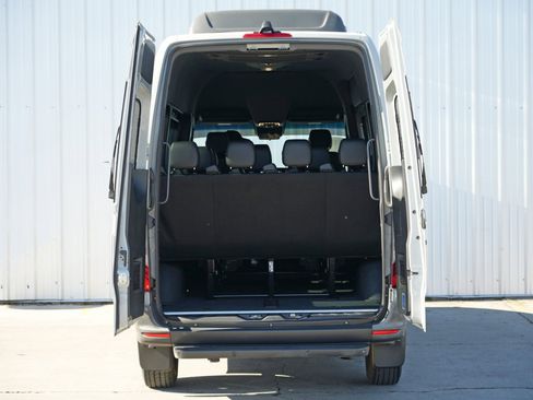 Used 2022 Mercedes-Benz Sprinter 1500 image 10