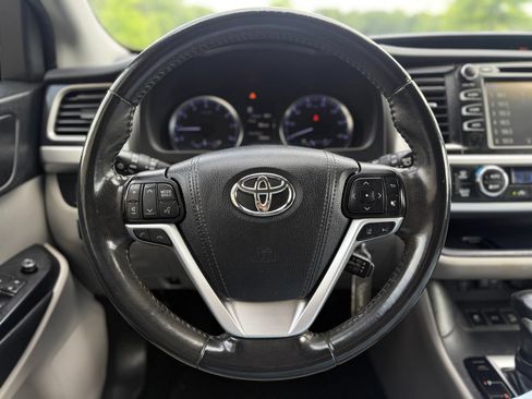 Used 2019 Toyota Highlander Plus w/ Protection Package #3 AWD/4WD image 25