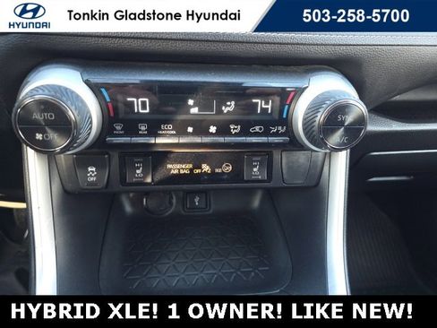 Used 2020 Toyota RAV4 XLE image 18
