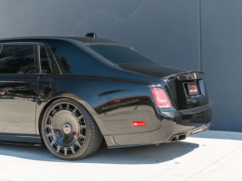 Used 2024 Rolls-Royce Phantom Sedan w/ The Phantom Package RWD image 24