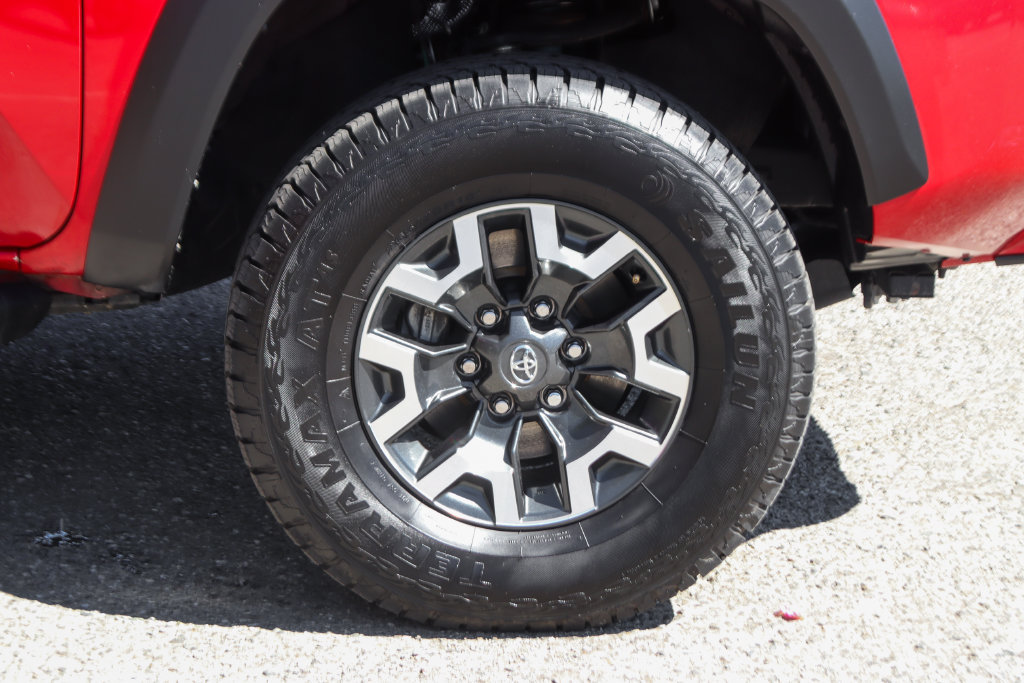 Used 2021 Toyota Tacoma TRD Off-Road w/ Technology Package AWD/4WD image 38