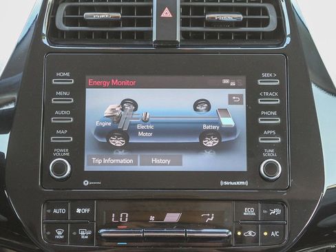 Used 2022 Toyota Prius LE image 18