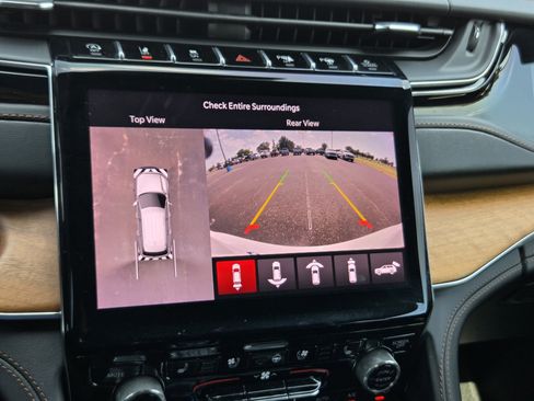 Used 2025 Jeep Grand Cherokee L Summit AWD/4WD image 22