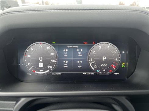 New 2026 Land Rover Defender 110 X-Dynamic SE image 9