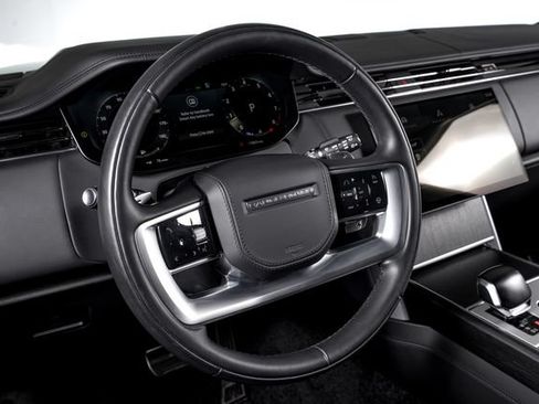 Used 2025 Land Rover Range Rover SV AWD/4WD image 30