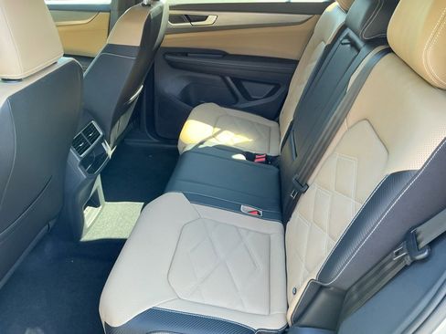 New 2026 Volkswagen Atlas Cross Sport SE image 12