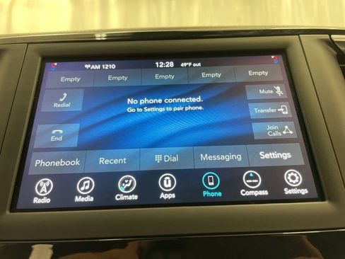 Used 2020 Chrysler Voyager LX image 22