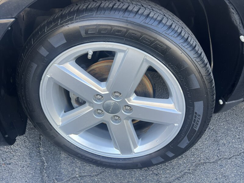 Used 2012 Dodge Avenger SXT FWD image 3