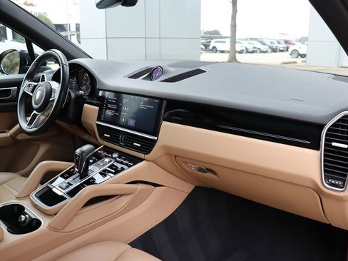 Used 2020 Porsche Cayenne image 13