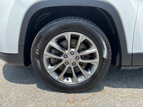 Used 2020 Jeep Cherokee Latitude Plus FWD image 10