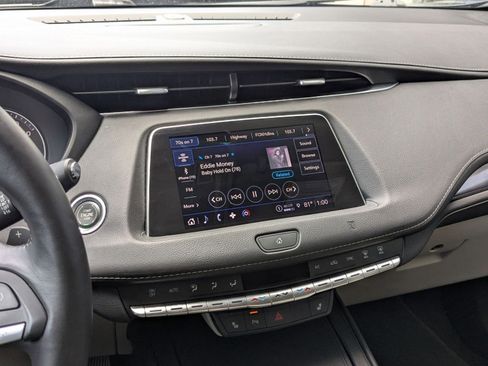 Used 2021 Cadillac XT4 Luxury w/ Cold Weather Package FWD image 16