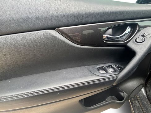 Used 2019 Nissan Rogue S w/ Special Edition Package FWD image 24