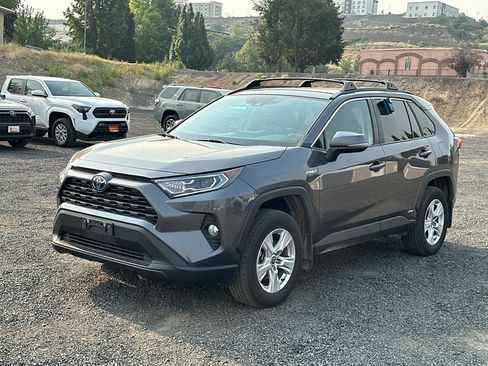 Certified 2021 Toyota RAV4 XLE w/ Convenience Package AWD/4WD image 6