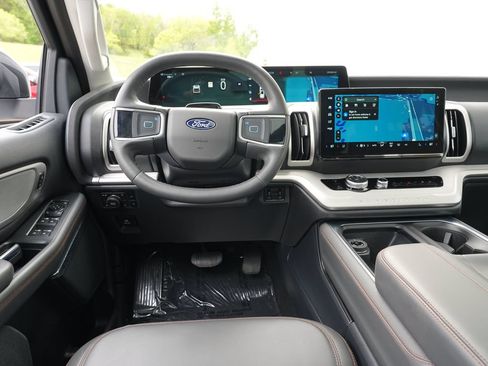 Used 2025 Ford Expedition Active AWD/4WD image 20