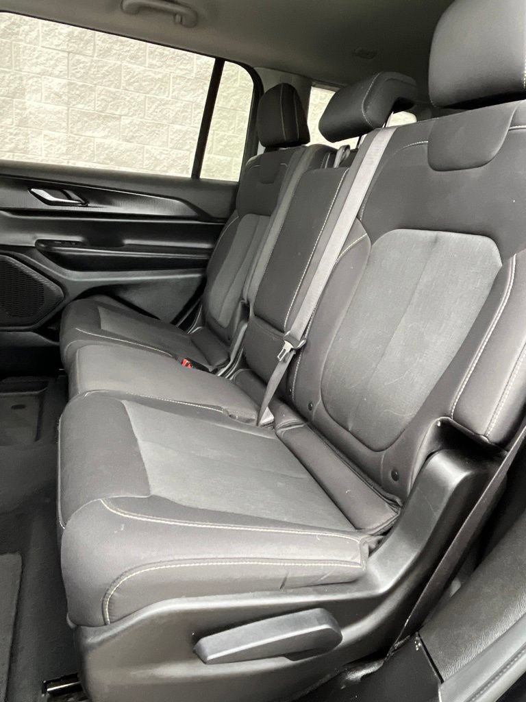 Certified 2024 Jeep Grand Cherokee L Laredo w/ Luxury Tech Group I AWD/4WD image 23