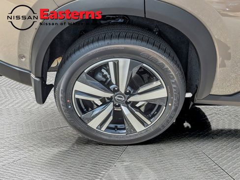 New 2025 Nissan Rogue SL w/ Tech Package image 14