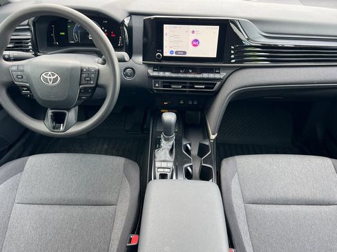 Used 2025 Toyota Camry LE w/ Convenience Package image 10