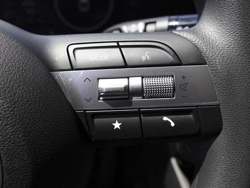 Used 2025 Hyundai Santa Cruz SEL AWD/4WD image 16