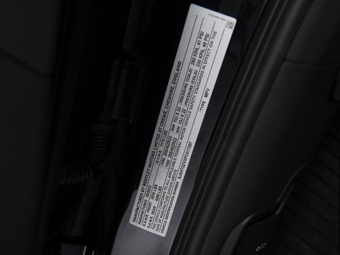 Certified 2023 Bentley Bentayga Extended Wheelbase image 37