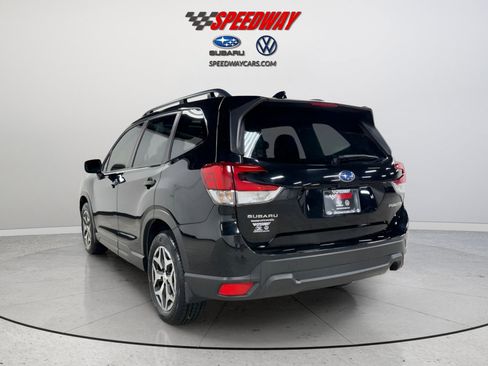 Used 2023 Subaru Forester Premium image 5