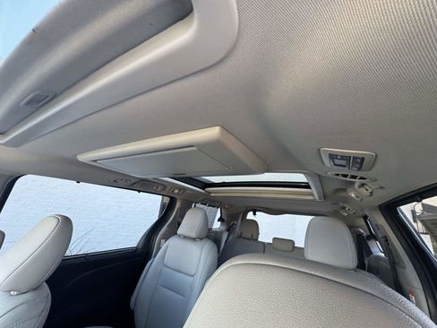 Used 2020 Toyota Sienna Limited Premium w/ Carpet Mat Package image 22