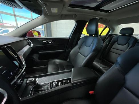 Used 2020 Volvo S60 T6 Momentum image 12
