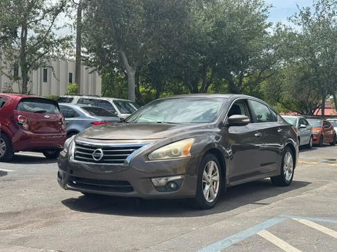 Used 2013 Nissan Altima 2.5 SL w/ Technology Pkg FWD image 6