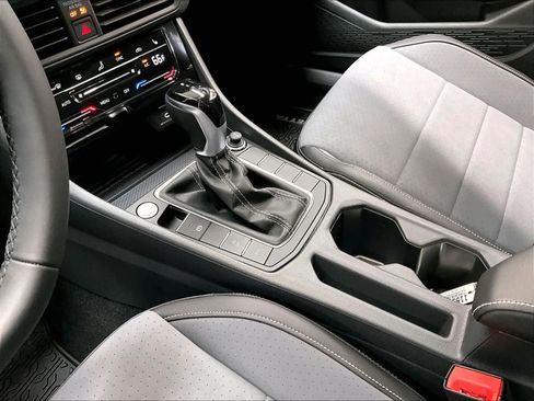 New 2026 Volkswagen Jetta SE FWD image 10