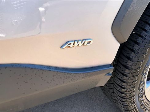 Used 2025 Toyota RAV4 LE AWD/4WD image 31