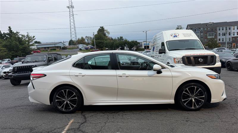 Used 2020 Toyota Camry SE FWD image 4