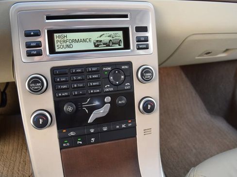 Used 2011 Volvo XC70 3.2 w/ Premium Pkg image 59