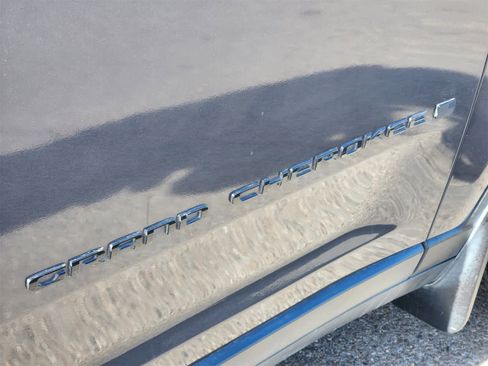 Used 2023 Jeep Grand Cherokee Altitude image 30